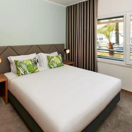 ホテル Nh Marina 4*