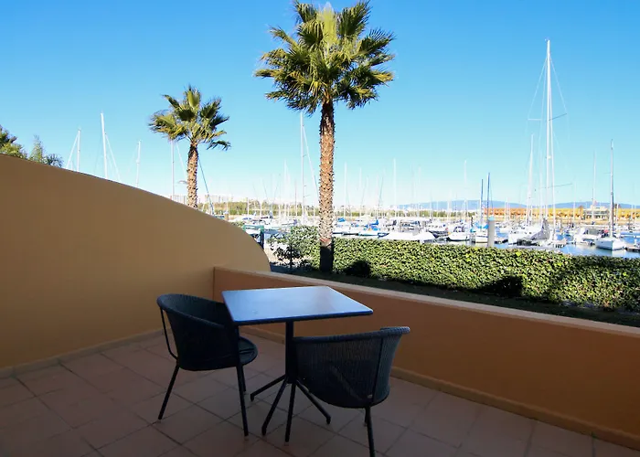 Nh Marina Отель