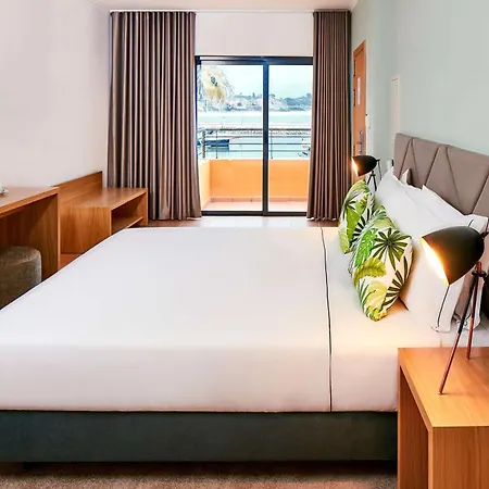 Otel Nh Marina 4*